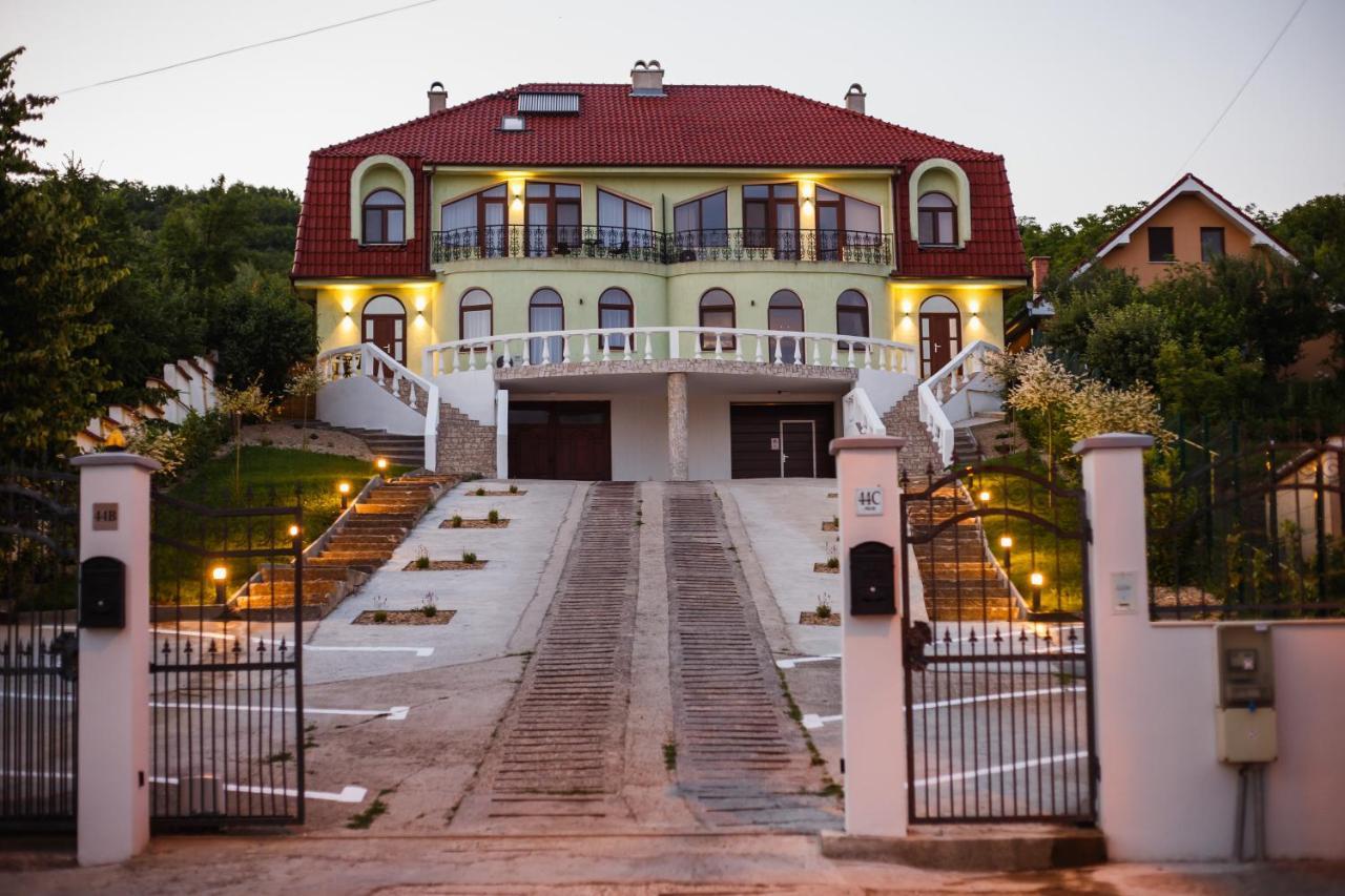 Rya Residence Oradea Buitenkant foto